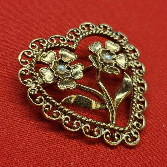 VTG Open Gold Tone Filigree Heart Floral  Faux Pearl Center Pin Brooch - Picture 8 of 11